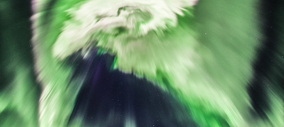 Astrofotograf uwiecznia „smoka” nad Islandią 