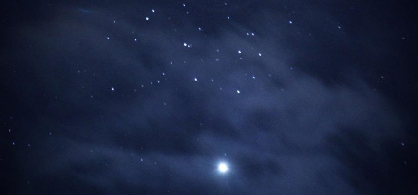 Zdarzenie astronomiczne: Wenus przecina gromadę Plejady 