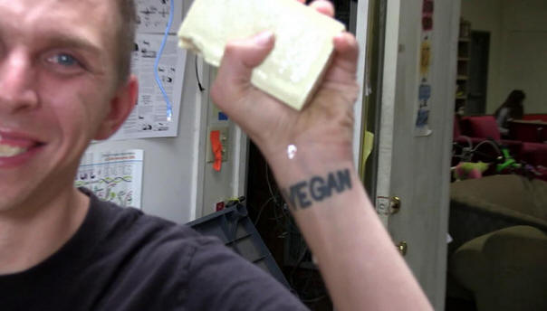 „3033154-slide-vegantattoandtofu”