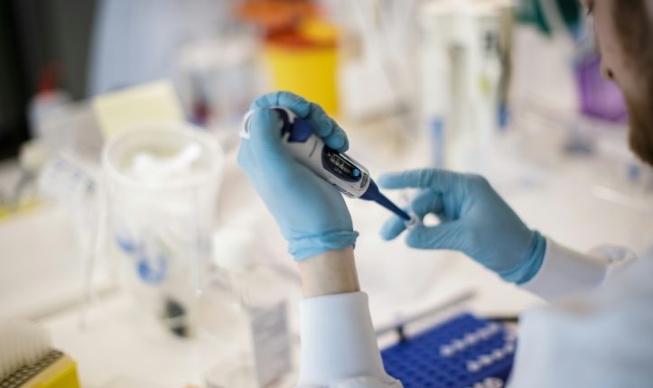 Eksperci wyjaśniają, czym różni się COVID-19 od pandemii grypy 