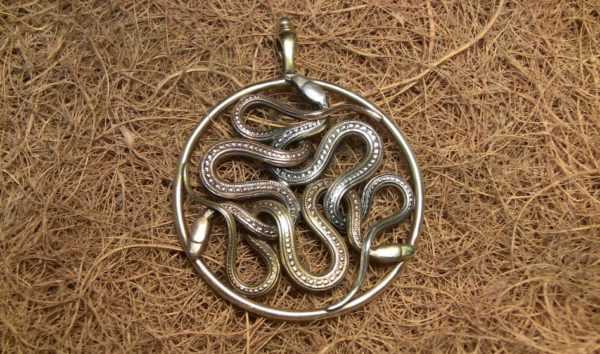 Amulet serpentynowy 