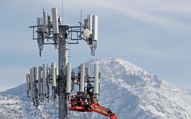 Nie, promieniowanie 5G nie przenosi koronawirusa.  Oto, co mówią naukowcy 