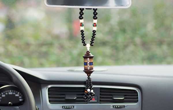 amulet w samochodzie 