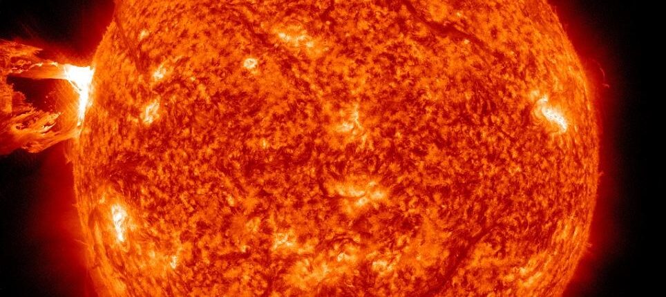 Ze Słońca wyszła ogromna kula ognia, która może zamienić Ziemię w popiół 