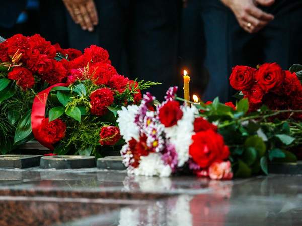dlaczego nie możesz zostawić zmarłych samych w domu 