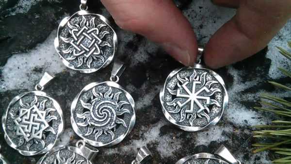 Amulety słowiańskie wykonane ze srebra 