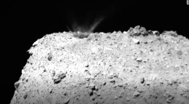 Naukowcy wystrzelili miedzianą dziurę w asteroidę - tak się stało później 