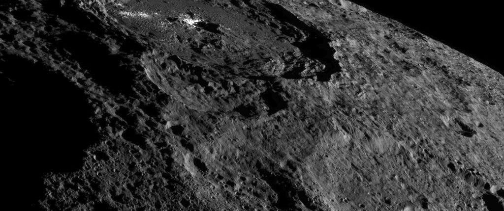 Probe Down: nowe szczegóły z powierzchni Ceres 